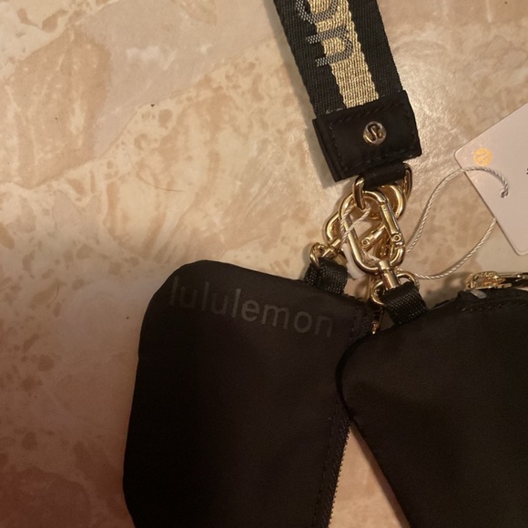 - Lululemon dual pouch wristlet black new - Picture 2 of 3